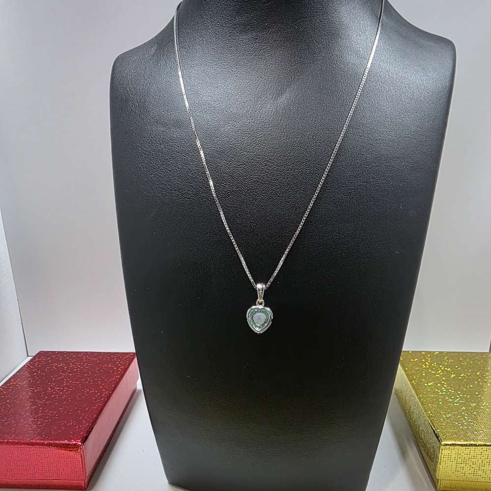 Elegant Silver Pendant Necklace